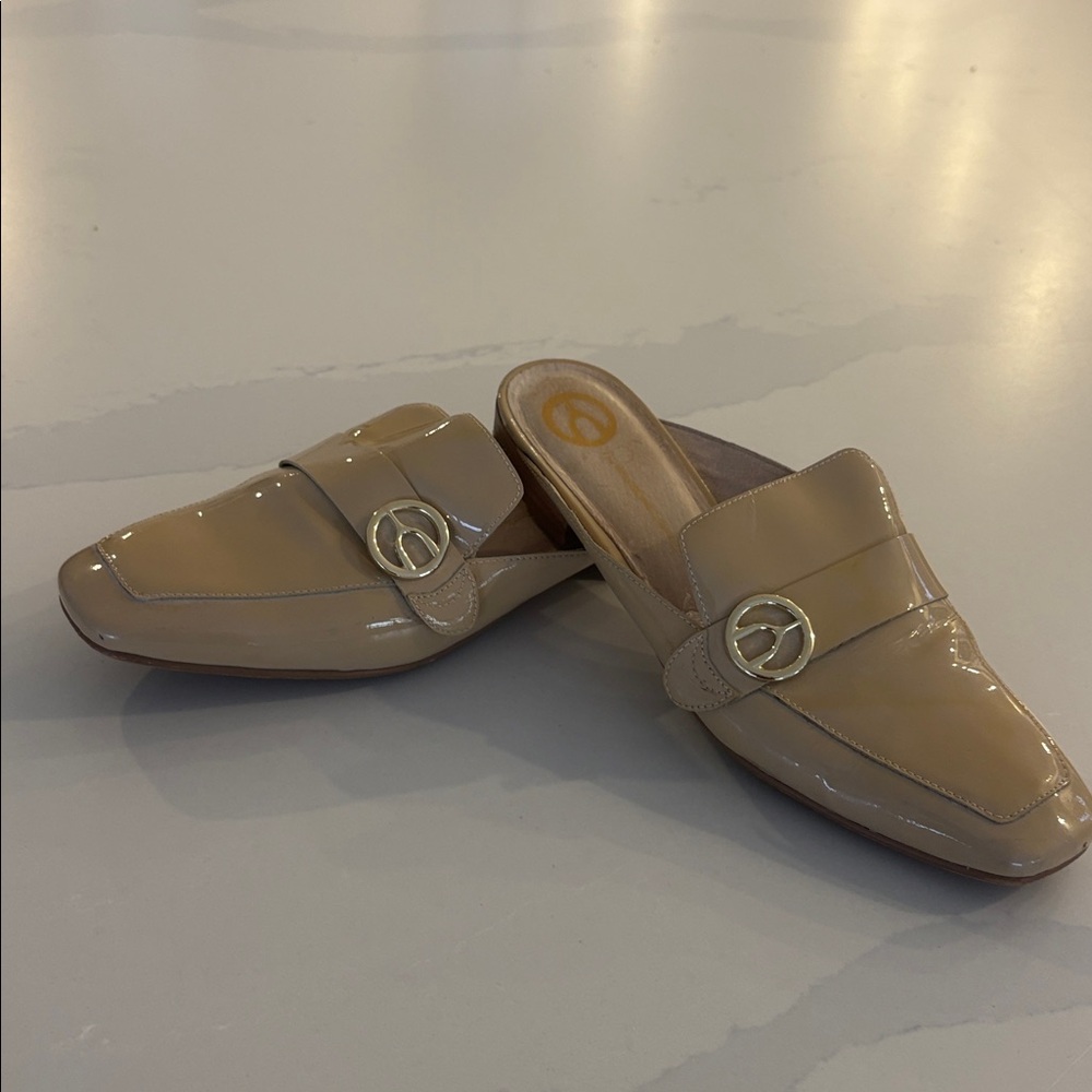 The WISHBONE Collection sz 10 leather mules